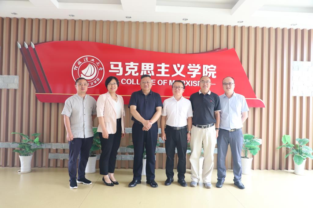 公司党委书记邓军到公司调研