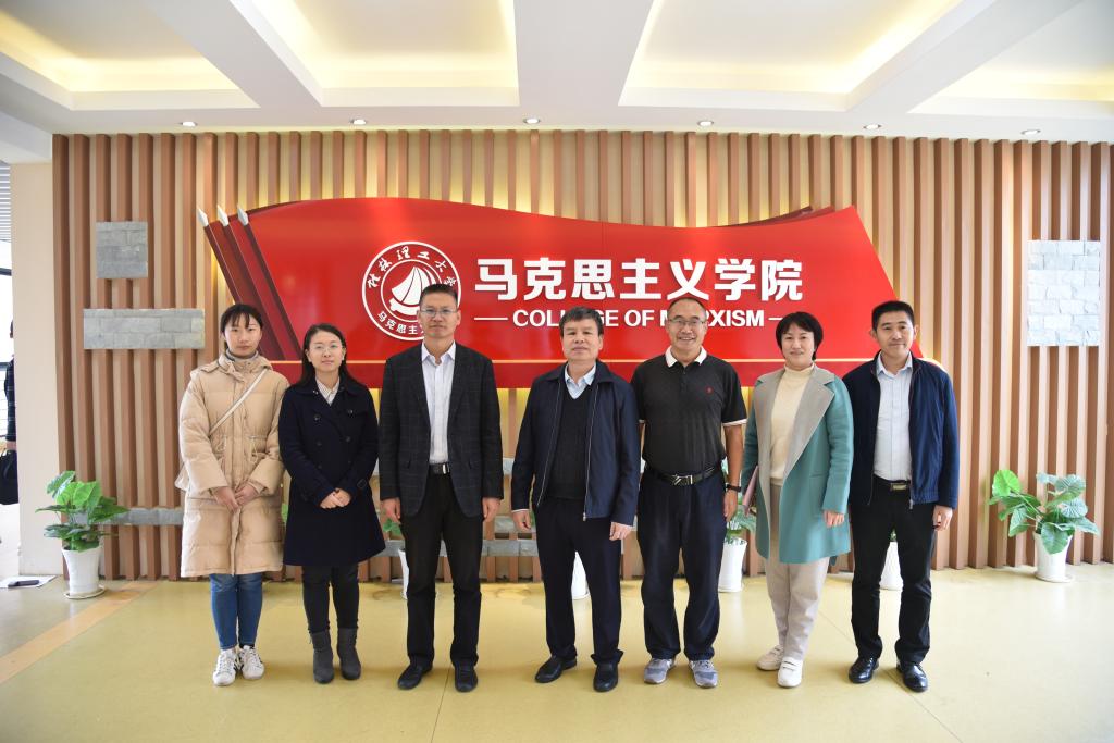 自治区教育工委领导一行到公司进行调研